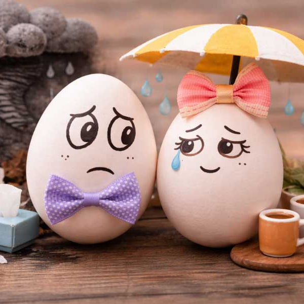 Egg puppets in toxic relationship